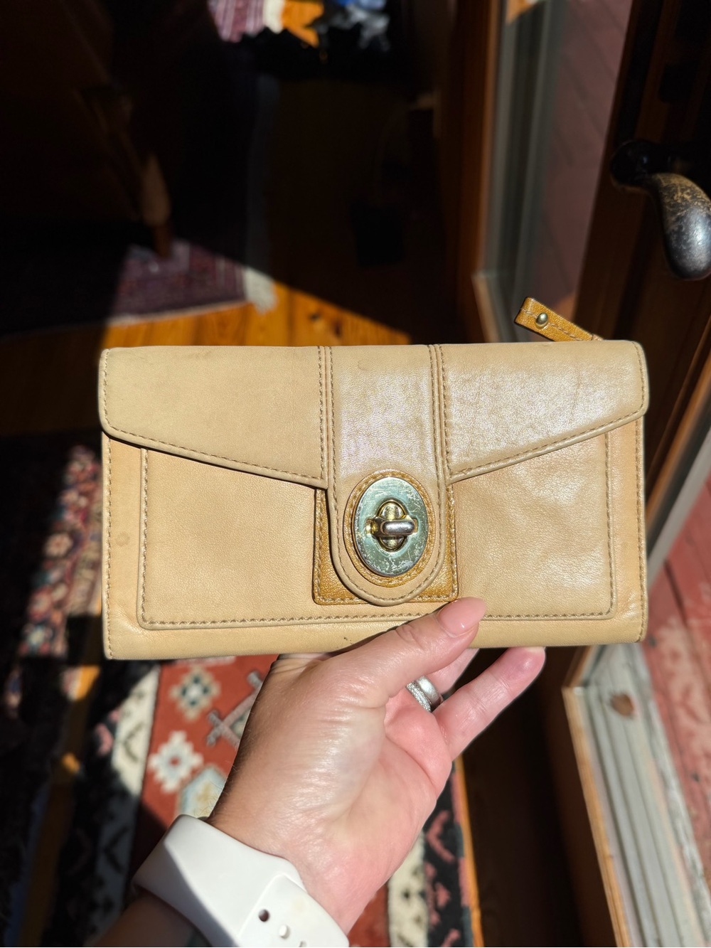 Coach Beige Turn-Lock Leather Wallet- Preloved!